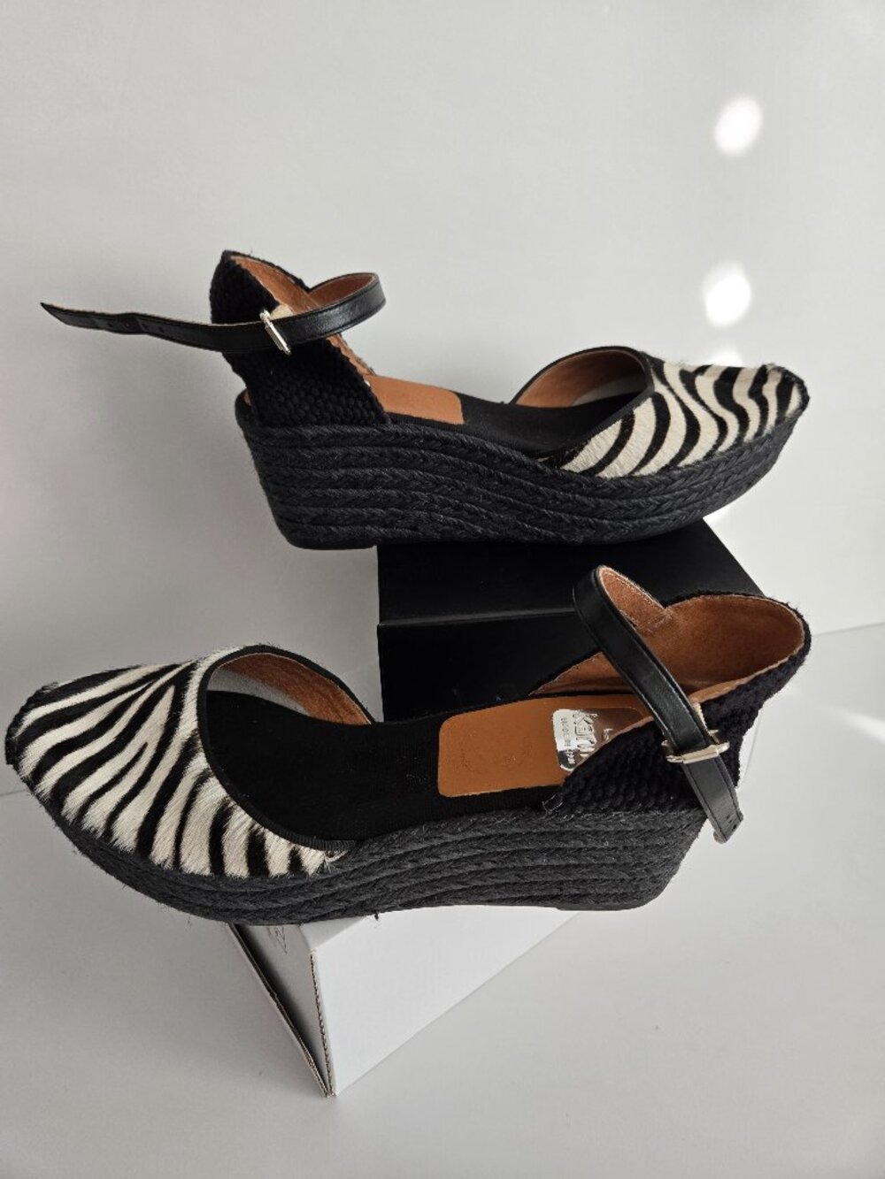 Sandals Made in Italy Size 40 - NEW